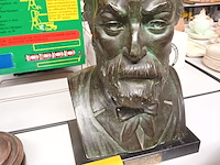 Lot 303 - beeld peter benoit - afbeelding 1 van  4