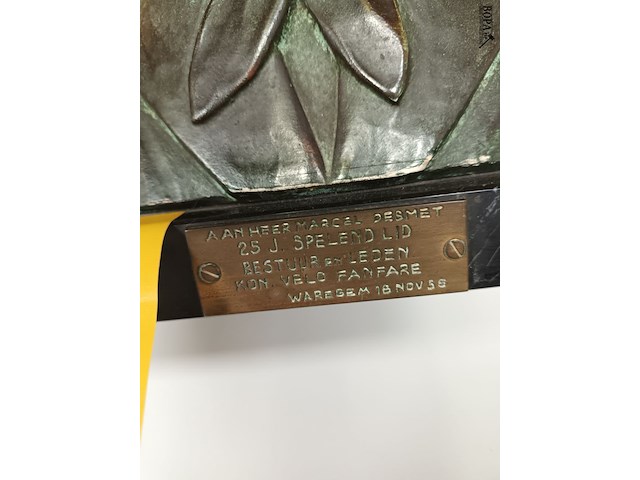 Lot 303 - beeld peter benoit - afbeelding 2 van  4