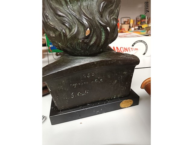 Lot 303 - beeld peter benoit - afbeelding 3 van  4