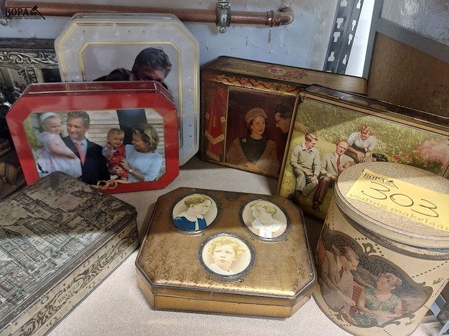 Lot 303 - blikken dozen ' royals', ong 10 stuks - afbeelding 2 van  3