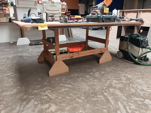 Lot 303 - werktafel - afbeelding 1 van  2