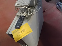 Lot 304 - boxen philips 2 stuks + afstandsbediening - afbeelding 1 van  3