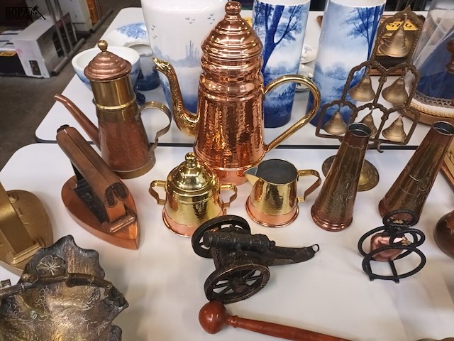 Lot 304 - decoratie in koper. 55 stuks - afbeelding 7 van  9