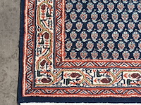 Lot 304 - handgeknoopt perzisch tapijt - afbeelding 2 van  5