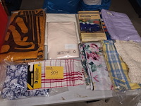 Lot 304 - linnen. 10 stuks - afbeelding 1 van  5