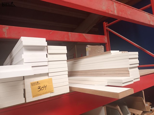 Lot 304 - planken in witte melamine - afbeelding 3 van  4