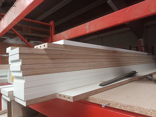 Lot 304 - planken in witte melamine - afbeelding 4 van  4