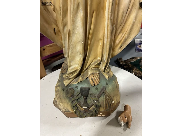 Lot 304 - prestus beeld in kalk - afbeelding 3 van  4