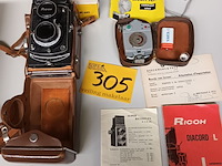 Lot 305 - fototoestel ricoh en flits - afbeelding 1 van  4