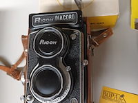 Lot 305 - fototoestel ricoh en flits - afbeelding 3 van  4