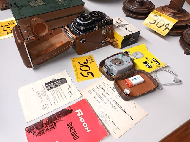 Lot 305 - fototoestel ricoh en flits - afbeelding 4 van  4
