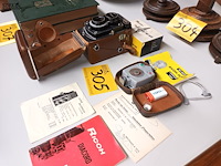 Lot 305 - fototoestel ricoh en flits - afbeelding 4 van  4