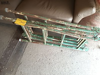 Lot 305 - metalen vouwladder - afbeelding 1 van  3