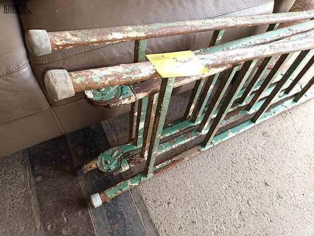 Lot 305 - metalen vouwladder - afbeelding 3 van  3