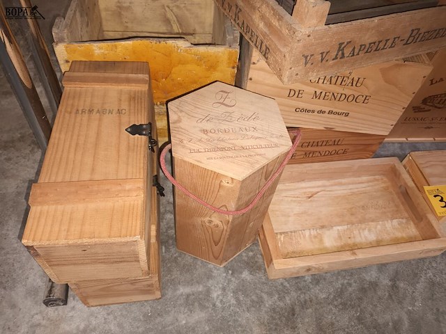 Lot 305 - wijnkistjes. 13 stuks - afbeelding 4 van  4