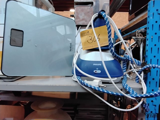Lot 306 - digitale weegschaal tefal en stoomstrijkijzer philips - afbeelding 1 van  2