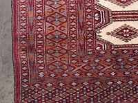 Lot 306 - handgeknoopt perzisch tapijt - afbeelding 2 van  5