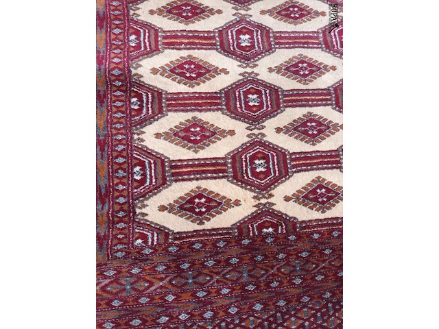 Lot 306 - handgeknoopt perzisch tapijt - afbeelding 3 van  5