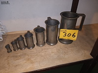 Lot 306 - maatbekers in tin. 7 stuks - afbeelding 1 van  4