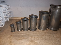 Lot 306 - maatbekers in tin. 7 stuks - afbeelding 2 van  4