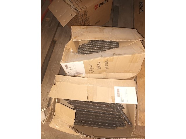Lot 306 - materiaal voor montage bedden - afbeelding 2 van  5