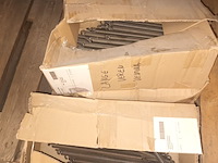 Lot 306 - materiaal voor montage bedden - afbeelding 2 van  5