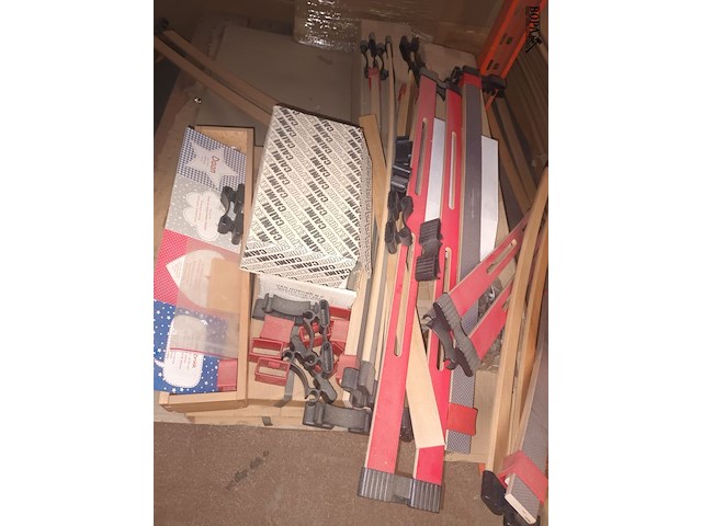 Lot 306 - materiaal voor montage bedden - afbeelding 4 van  5