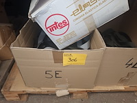 Lot 306 - materiaal voor montage bedden - afbeelding 5 van  5