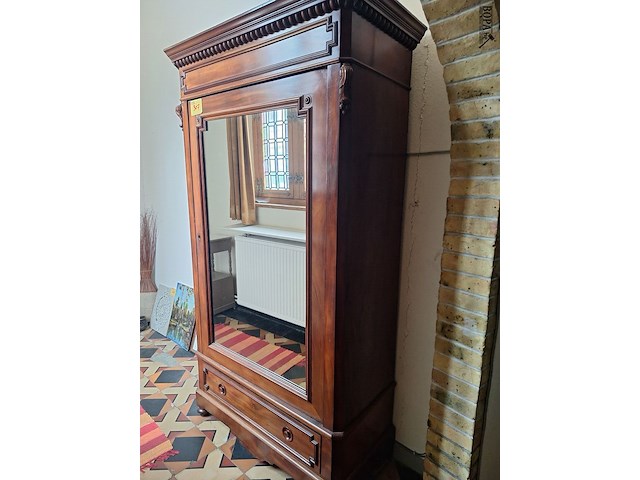 Lot 307 - antieke kast met spiegeldeur - afbeelding 1 van  2