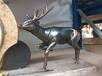 Lot 307 - art deco schouwklok met hert - afbeelding 2 van  3