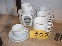 Lot 307 - koffietassen en onderbordjes - afbeelding 1 van  2