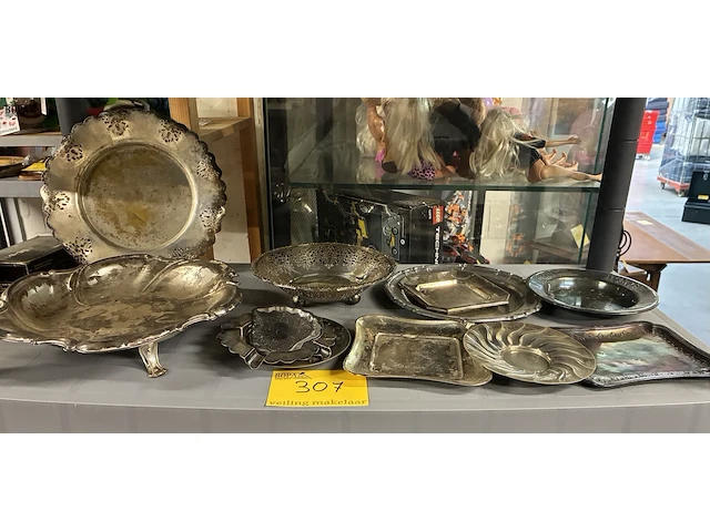 Lot 307 - lot verzilverde schalen - afbeelding 1 van  4
