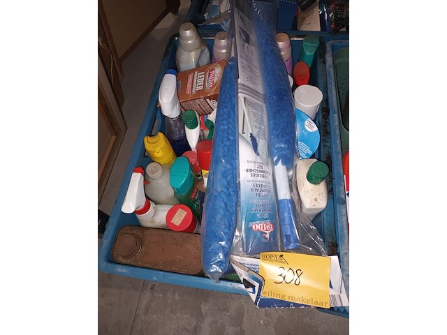 Lot 308 - poetsmateriaal en producten - afbeelding 1 van  3