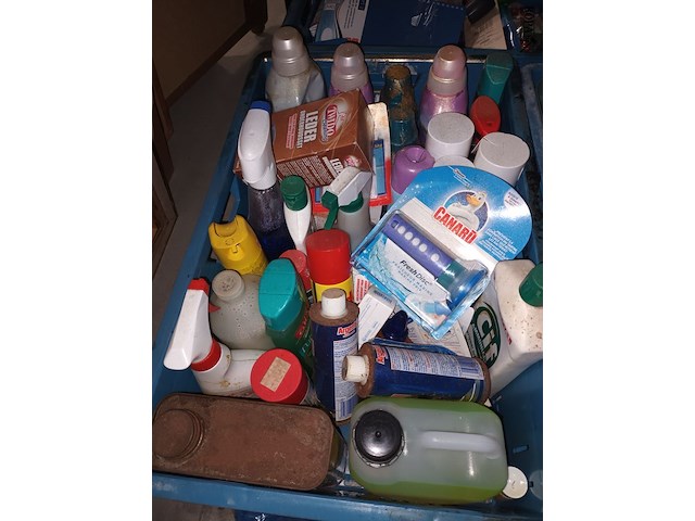 Lot 308 - poetsmateriaal en producten - afbeelding 3 van  3