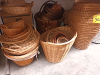 Lot 308 - rieten mandjes. 33 stuks - afbeelding 1 van  5