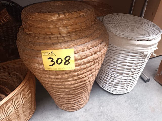 Lot 308 - rieten mandjes. 33 stuks - afbeelding 5 van  5