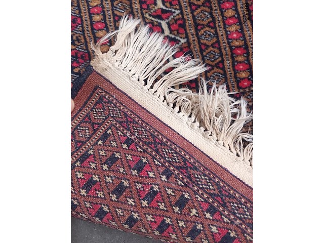 Lot 309 - handgeknoopt perzisch tapijt - afbeelding 4 van  5