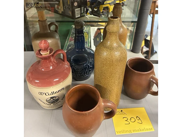 Lot 309 - lot stenen kruiken - afbeelding 1 van  2