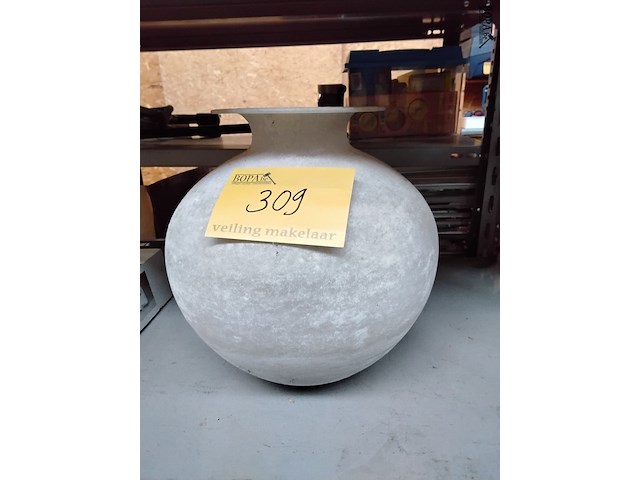 Lot 309 - vaas melkglas - afbeelding 1 van  1