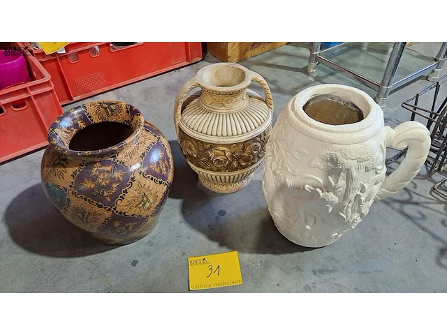 Lot 31 - decoratieve kruiken - 3 stuks - afbeelding 1 van  6