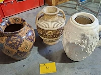 Lot 31 - decoratieve kruiken - 3 stuks