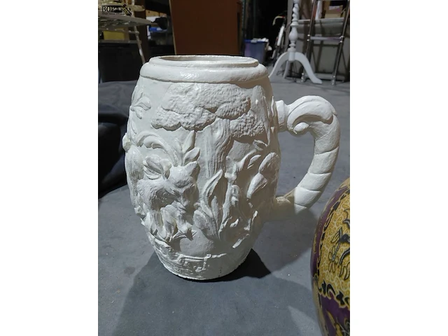 Lot 31 - decoratieve kruiken - 3 stuks - afbeelding 4 van  6