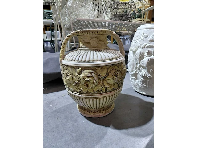 Lot 31 - decoratieve kruiken - 3 stuks - afbeelding 6 van  6