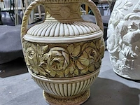 Lot 31 - decoratieve kruiken - 3 stuks - afbeelding 6 van  6