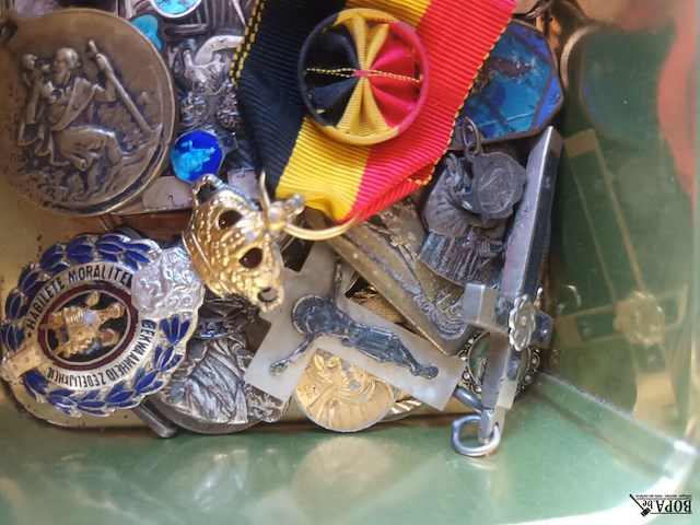 Lot 31 - devotie hangers. 40 stuks - afbeelding 4 van  4