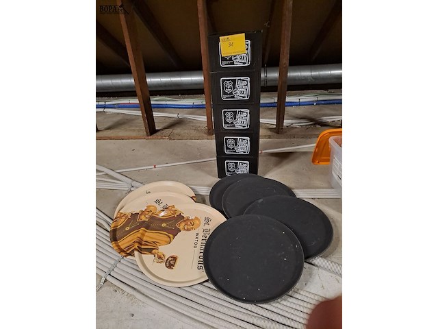 Lot 31 - dienblad + mini bierbak - afbeelding 1 van  1