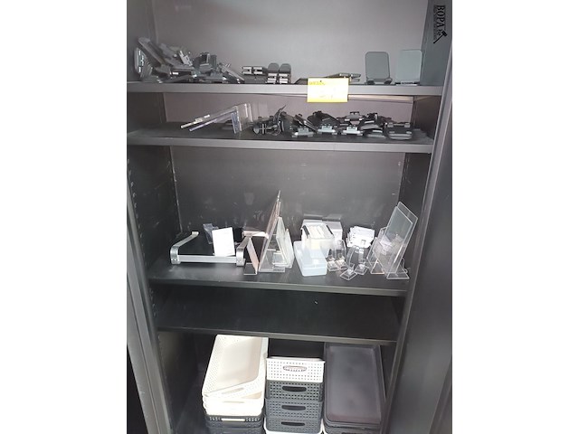 Lot 31 - diversen. inhoud kast - afbeelding 1 van  6