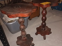 Lot 31 - houten plantentafel. 2 stuks - afbeelding 1 van  3
