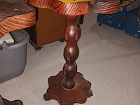 Lot 31 - houten plantentafel. 2 stuks - afbeelding 3 van  3