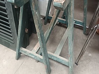 Lot 31 - houten schraag. 2 stuks - afbeelding 3 van  3